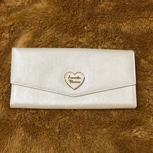 Samantha Thavasa White wallet